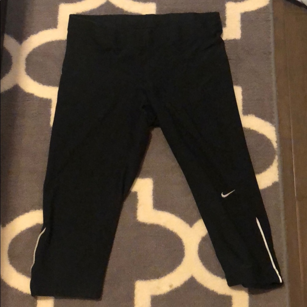 Nike Dry Fit Crop Athletic Leggings